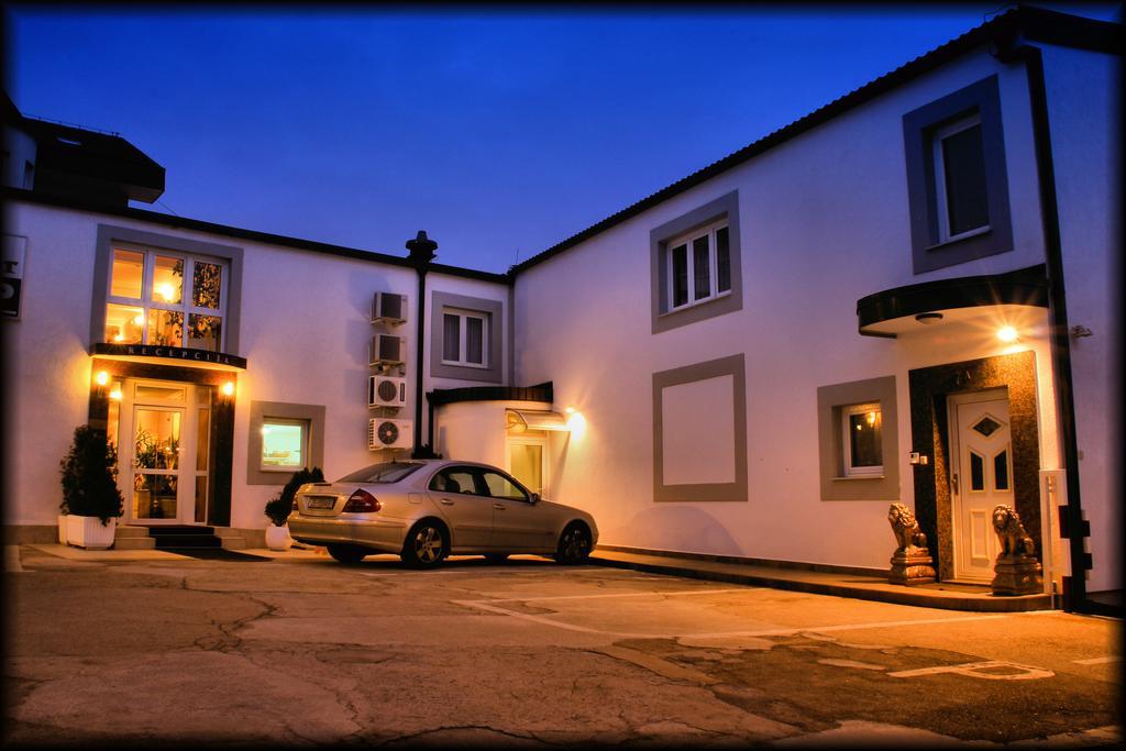 Hotel Vila Tina زغرب المظهر الخارجي الصورة